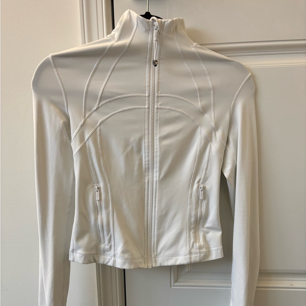 Lululemon Define Cropped Jacket *Nulu in WHITE - size 4